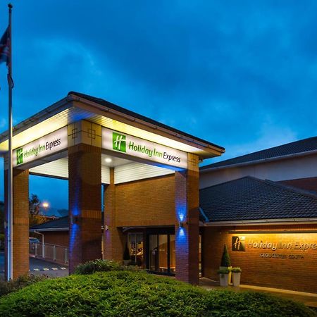 Holiday Inn Express Gloucester - South By Ihg Exterior photo