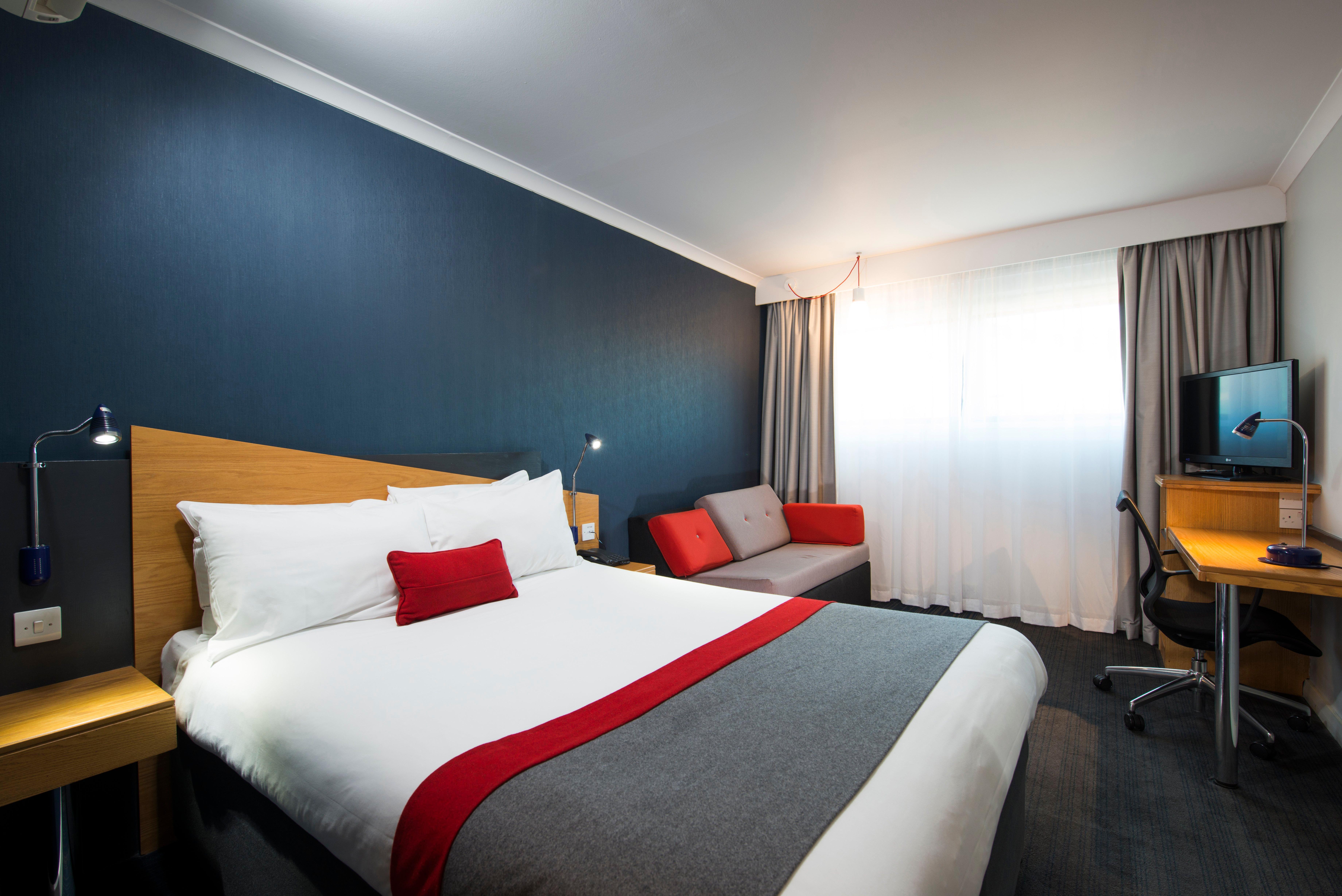 Holiday Inn Express Gloucester - South By Ihg Exterior photo