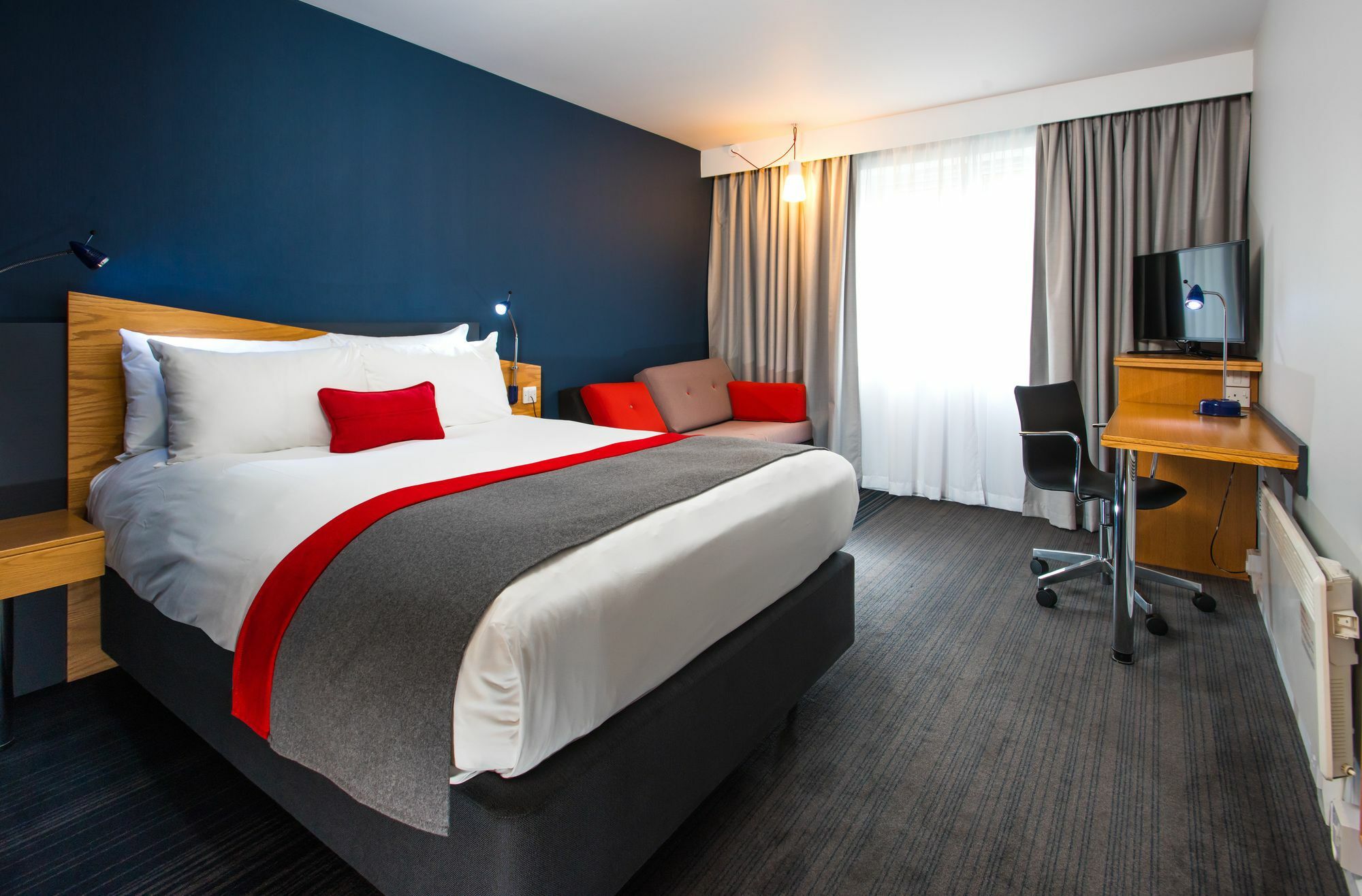 Holiday Inn Express Gloucester - South By Ihg Exterior photo