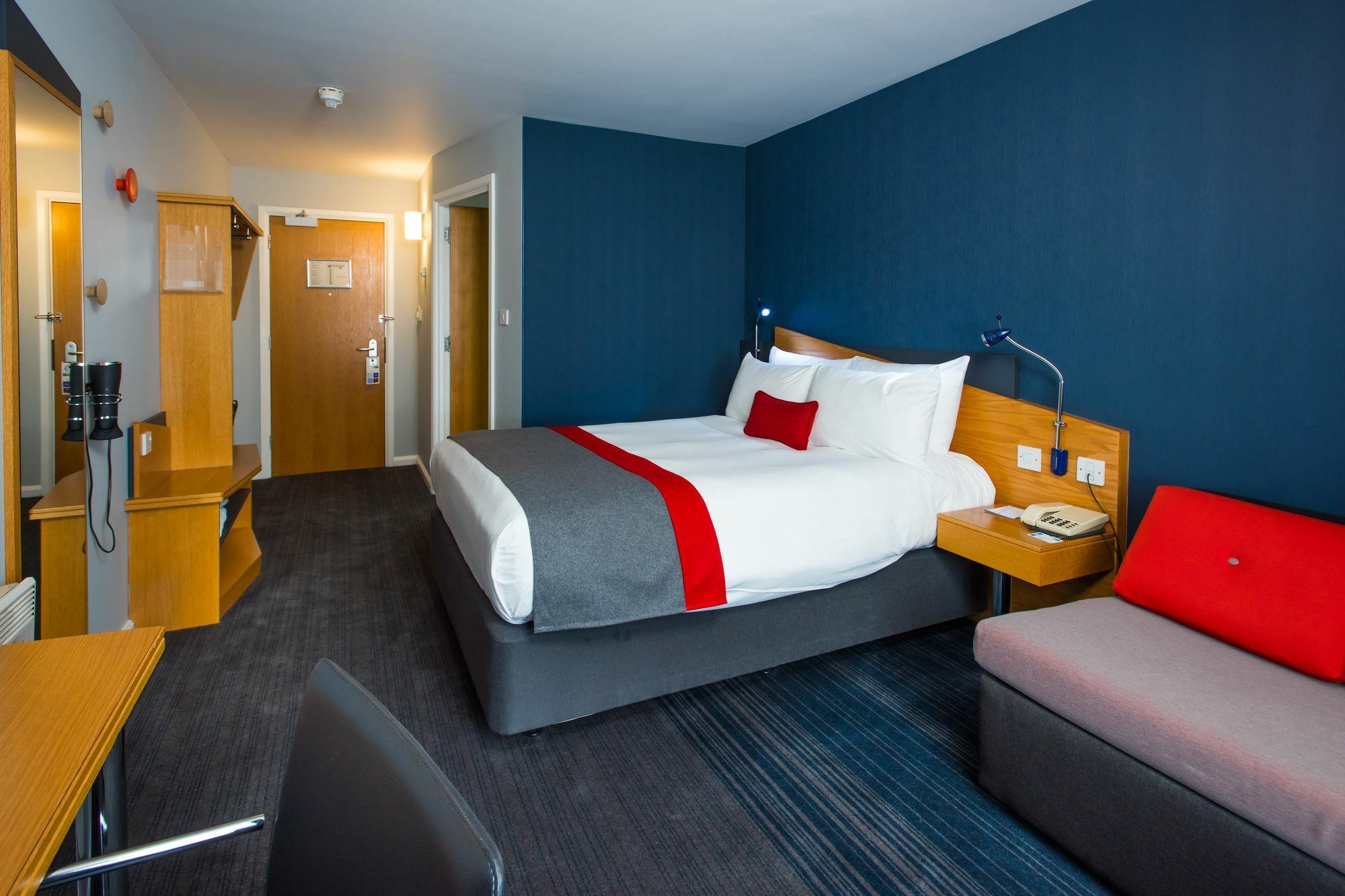 Holiday Inn Express Gloucester - South By Ihg Exterior photo